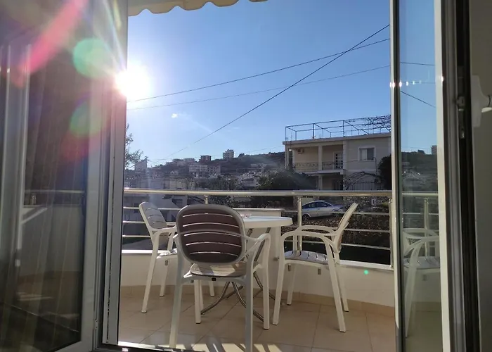 Ionia Apartment *