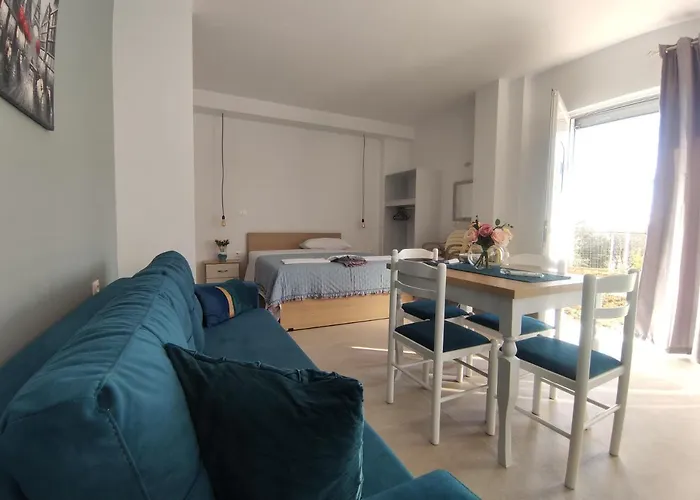 Ionia Apartment *