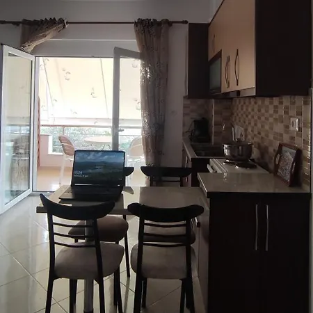 Ionia Apartament *